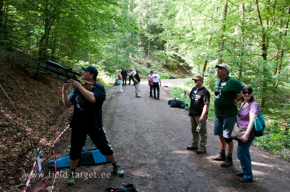 The total number of targets designated as standing or kneeling may not exceed 20% of the total number of targets